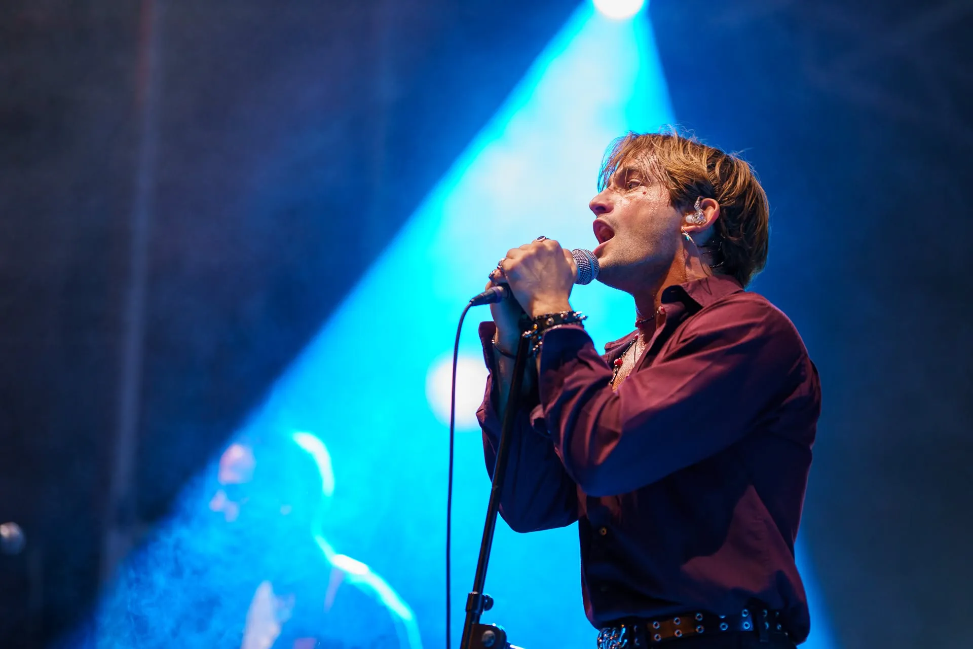 Tony, Vocals